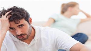  هشام يطلب تطليق زوجته: "حلمت بمراتي بتخوني وبتخبي الشباب في البلكونة"