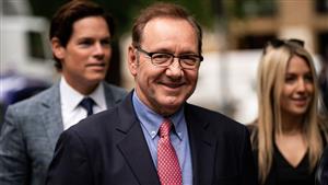 قضايا تلاحقه.. شاهد يتهم كيفن سبيسي بالتحرش به وهو نائم في منزله