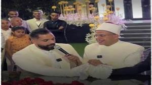 "سأكون لها جبلا لا يميل".. عريس يثير إعجاب السوشيال ميديا بكلماته المؤثرة لحظة عقد قرانه (فيديو)