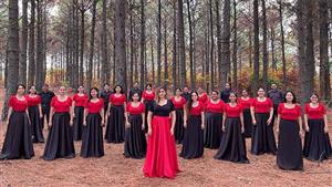 كورال ارتيكانتو وإيمى البوليفى يغنى أعمال كلاسيكية ومحلية بالجمهورية