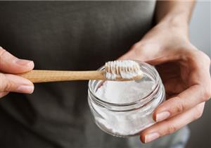 هل استخدام بيكربونات الصوديوم آمن على الأسنان؟