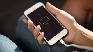 استخدام الهاتف أثناء الشحن.. هل يسبب تلف البطارية؟