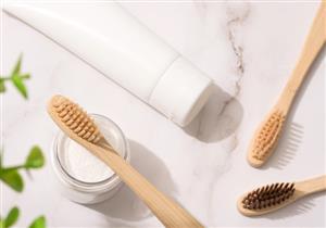 المعجون Vs البودرة- أيهما أفضل لصحة أسنانك؟