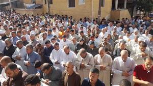 فُقد الاتصال به.. المئات يؤدون صلاة الغائب على حاج مصري في كفر الشيخ (فيديو وصور)