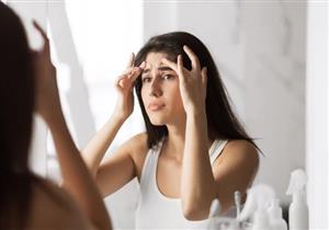 طبيب يحذر من هذه العادات: تهدد البشرة "فيديو"