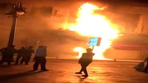 السماء باللون الأحمر.. اللحظات الأولى لحريق محطة الرمل المروع في الإسكندرية- فيديو وصور  