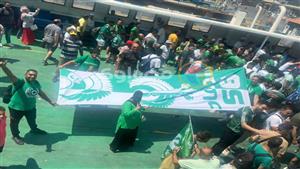 هتافات وأعلام.. معديات القناة في بورسعيد تكتسي بالأخضر بسبب جماهير المصري- صور