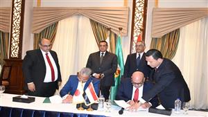 رخصة ذهبية من مجلس الوزراء.. توقيع عقود أول مصنع أجنبي في المنطقة الحرة بالفيوم