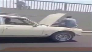 الداخلية تكشف ملابسات فيديو جلوس شخص أعلى "كبوت سيارة"