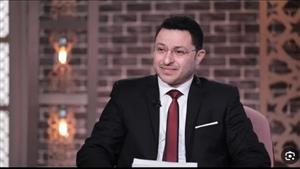 لماذا نهى النبي عن استلقاء المسلم على ظهره مع رفع إحدى الرجلين على الأخرى؟.. د. محمد علي يوضح