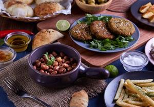 طبيب يحذر هؤلاء من تناول الفول والطعمية