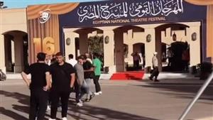 كيف علق الفنان صلاح عبد الله على تكريمه في دورة تحمل اسم عادل إمام في المسرح القومي؟