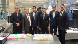 ضبط ٤٦٠ عبوة سجائر إلكترونية مع راكب قادم من فرنسا بمطار القاهرة