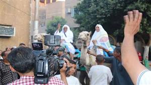 بيوت ملونة وزفة على ظهور الجمال.. طقوس خاصة لاستقبال الحجاج في الأقصر