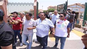 أبرزهم إيهاب توفيق..  نجوم الفن يشاركون في جنازة علاء عبد الخالق (صور)