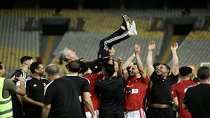 "بعد هزيمة بيراميدز " .. الأهلي بطلًا للدوري المصري 
