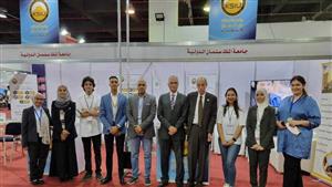 صور.. وزير التعليم العالي يزور جناح معرض جامعة سلمان الدولية