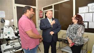 بالصور- محافظ أسيوط يتفقد أقسام مستشفى الرمد للعيون 