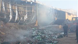  بالصور- حريق بمخزن للمواد الغذائية بالخانكة.. والحماية المدنية تسيطر عليه