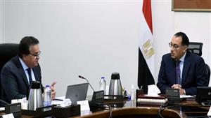 رئيس الوزراء: اتباع أفضل الممارسات العالمية في الرعاية العلاجية لزيادة مؤشرات التعافي