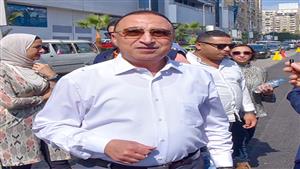 بالصور- محافظ الإسكندرية يتفقد أعمال رصف شارع 14 مايو في سموحة 