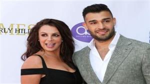 بعد أنباء انفصالهما.. مصدر مقرب من سام أصغري: بريتني سبيرز ضربته