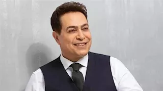 حكيم يوجه رسالة لكل من عزاه في شقيقه ويعتذر لعدم الرد على هاتفه 