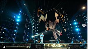 هلا رشدي عن حضورها حفل عمرو دياب: كنا زي الأطفال وربنا يحفظك يا أسطورة