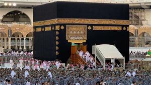 فيديو- فتح باب الكعبة وظهور "القناديل المعلقة".. تعرف على حكم وطريقة غسل الكعبة المشرفة