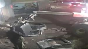 بـ"جرافة".. لصوص يسرقون صرافا آليا بطريقة غريبة (فيديو)