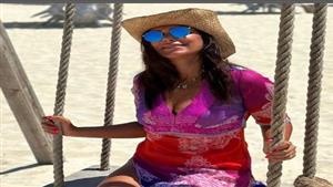  إنجي المقدم بإطلالة جريئة أمام البحر.. والجمهور يغازلها (صور)