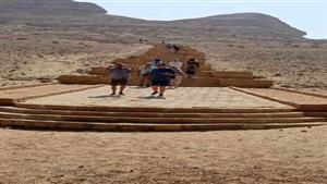 بالصور- وفد سياحي متعدد الجنسيات يزور آثار بني حسن وتل العمارنة بالمنيا