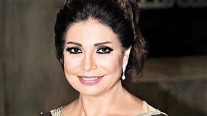 سوسن بدر وابنتها على السجادة الحمراء في "القاهرة للدراما" بألوان صيفية لامعة