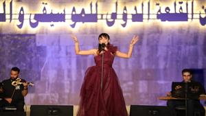 بالصور- فايا يونان تشعل حفل مهرجان القلعة في دورته الـ 31