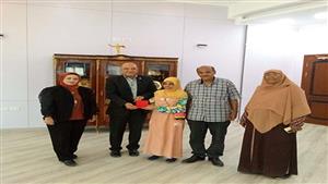 بالصور- رئيس جامعة أسوان يكرم الأولى على الثانوية العامة للمكفوفين ويعفيها من المصروفات