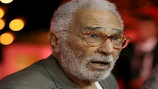 نجل عبد الرحمن أبو زهرة يعلن انتهاء أزمة والده مع هيئة المعاشات 