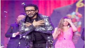 أحمد حلمي يبدأ عرض "ميمو" في الطائف