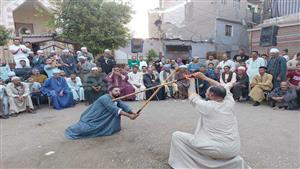 طبل بلدي ومزمار.. تحطيب في الليلة الختامية لمولد أبو القاسم بسوهاج - فيديو وصور 