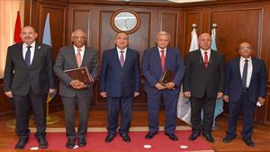 محافظ الإسكندرية: مشروع إدارة مياه الأمطار تحيط به ظروف صعبة - صور