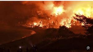 استمرار حريق منطقة إيفروس اليونانية وتحذير السكان 