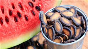 للرجال.. لن تصدق ما يحدث لصحتك الجنسية عند تناول بذور البطيخ