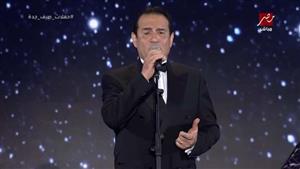 محمد ثروت يفتتح حفله في جدة بتتر مسلسل "من الذي لا يحب فاطمة" 