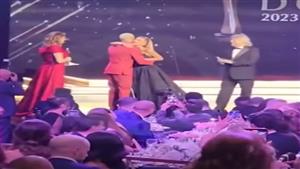 أحضان وقبلات بين محمد رمضان ونوال الزغبي عقب تصالحهما بحفل موركس دور