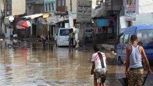 الفيضانات تُدمر مأوى أكثر من 900 نازح غربي اليمن