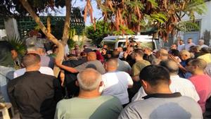 دعاء ودموع.. لحظة دفن شقيقة كامل أبو علي في بورسعيد (فيديو وصور)