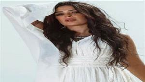 إنجي المقدم بأطلالة كلاسيكية في ثاني أيام مهرجان الجونة السينمائي