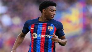 رسميا.. برشلونة يعلن تمديد عقد أليخاندرو بالدي حتى 2028