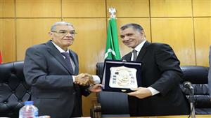 محافظ المنيا يكرم وكيل وزارة المالية لبلوغه سن المعاش