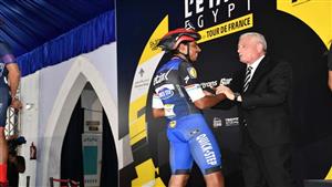 صور.. محافظ جنوب سيناء يسلم جوائز الفائزين في سباق الدراجات الدولي بشرم الشيخ