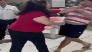 مزقت ملابسه.. امرأة تعتدي على رجل بوحشية- والسبب صادم  "فيديو"